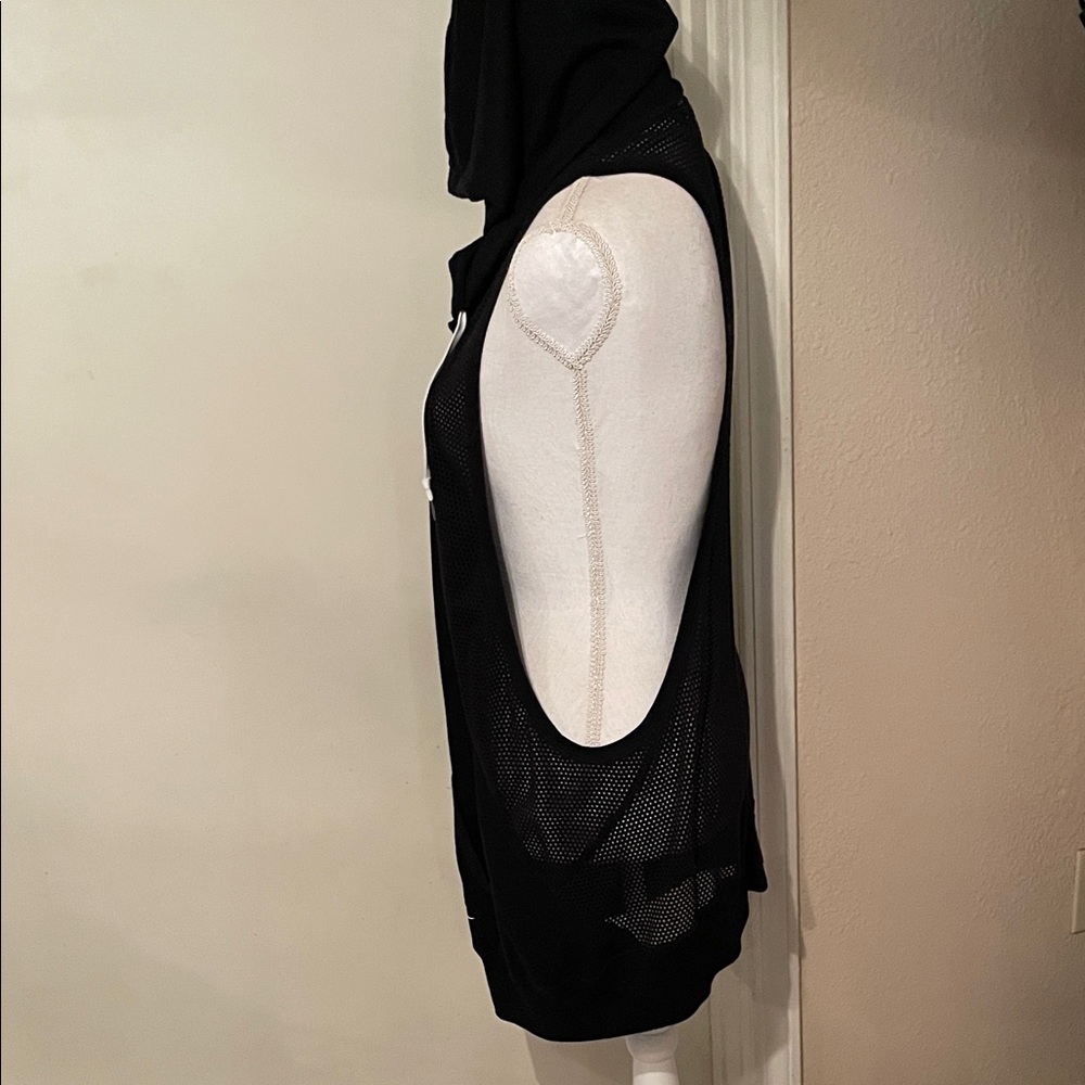 “Nike” Black Hooded Vest with Logo! - Picture 5 of 11